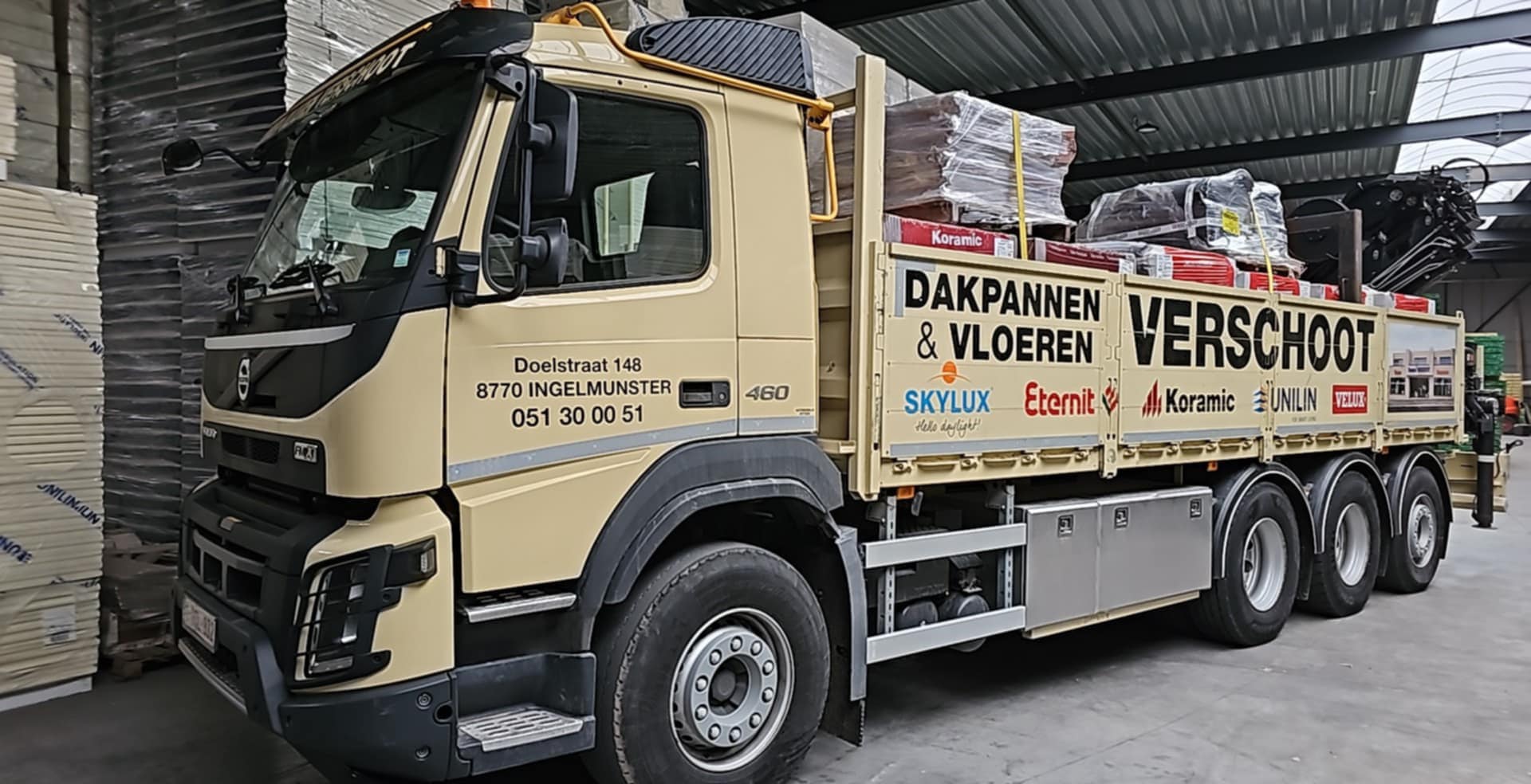 Het dakpannen Verschoot team met een VELUX doek